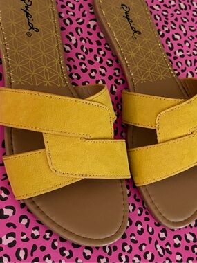 Qupid Yellow Flats Sandals 7 New